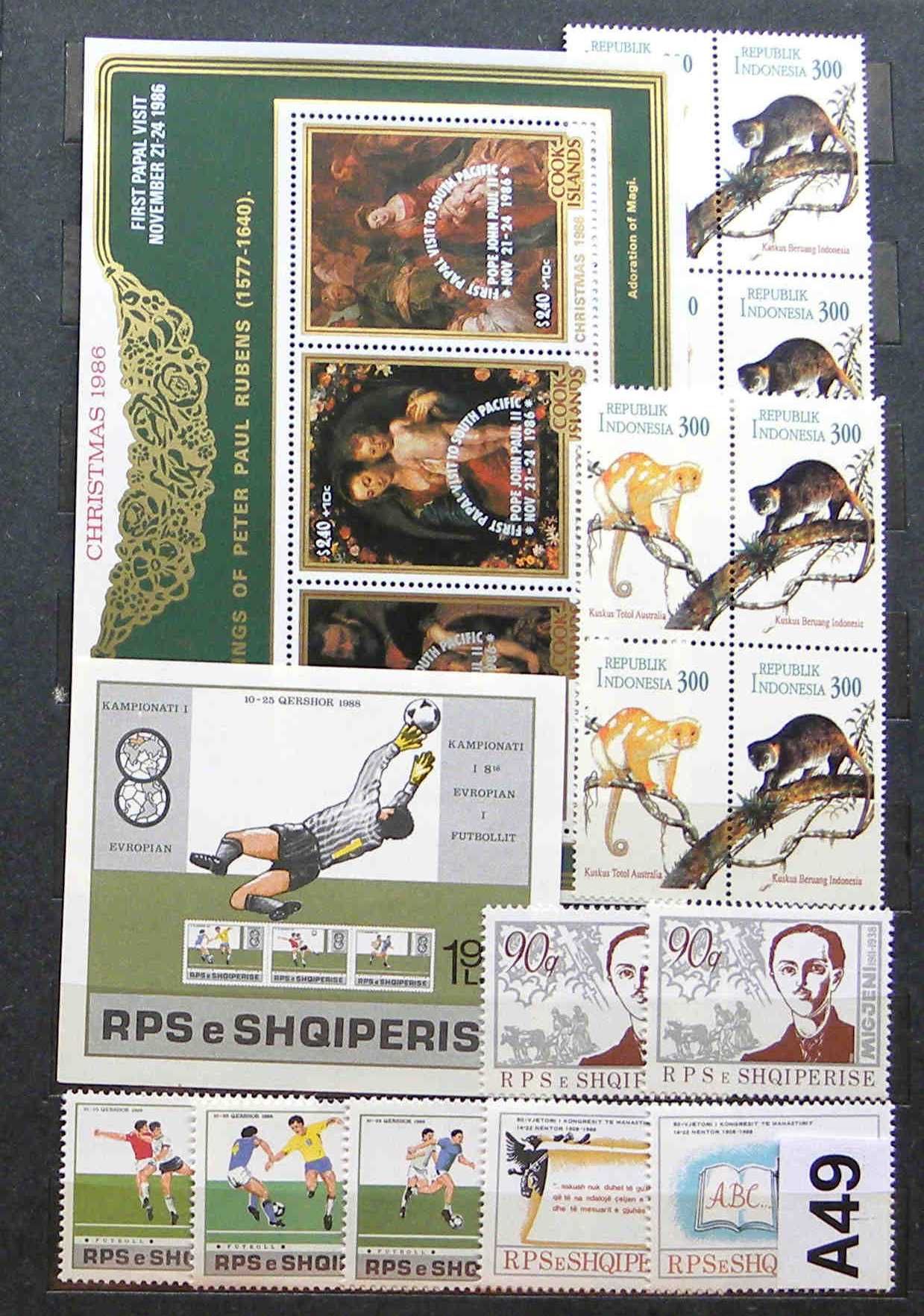 Mini klaser ze znaczkami, znaczki pocztowe czyste