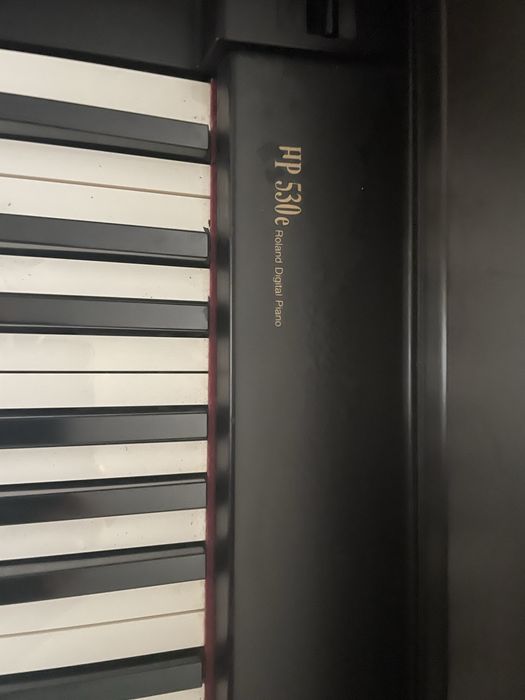 Pianino elektroniczne Roland HP530e.