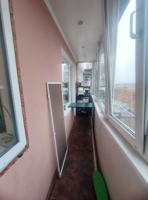 Продаж затишної  трикімнатної квартири в центрі міста.