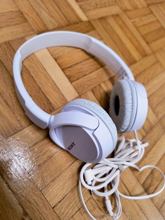 Słuchawki nauszne Sony.
