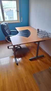 Conjunto de escritório: mesa de canto e cadeira