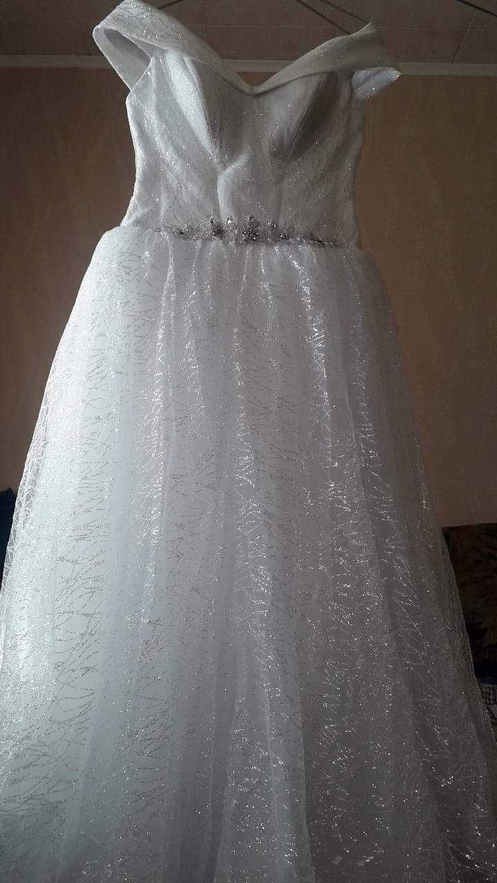 Сукня весільна біла