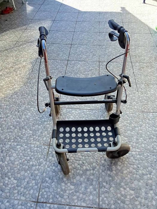 Ходунки на три колеса