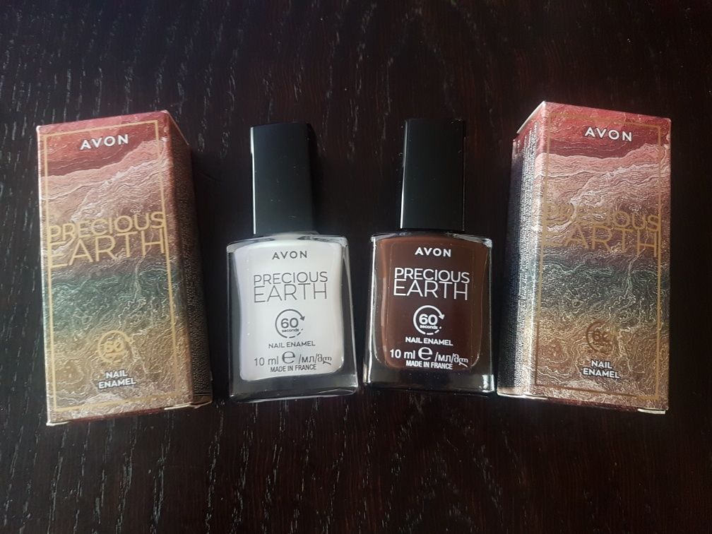 Avon szybkoschnący lakier do paznokci Secret Wood kolekcja ziemia brąz