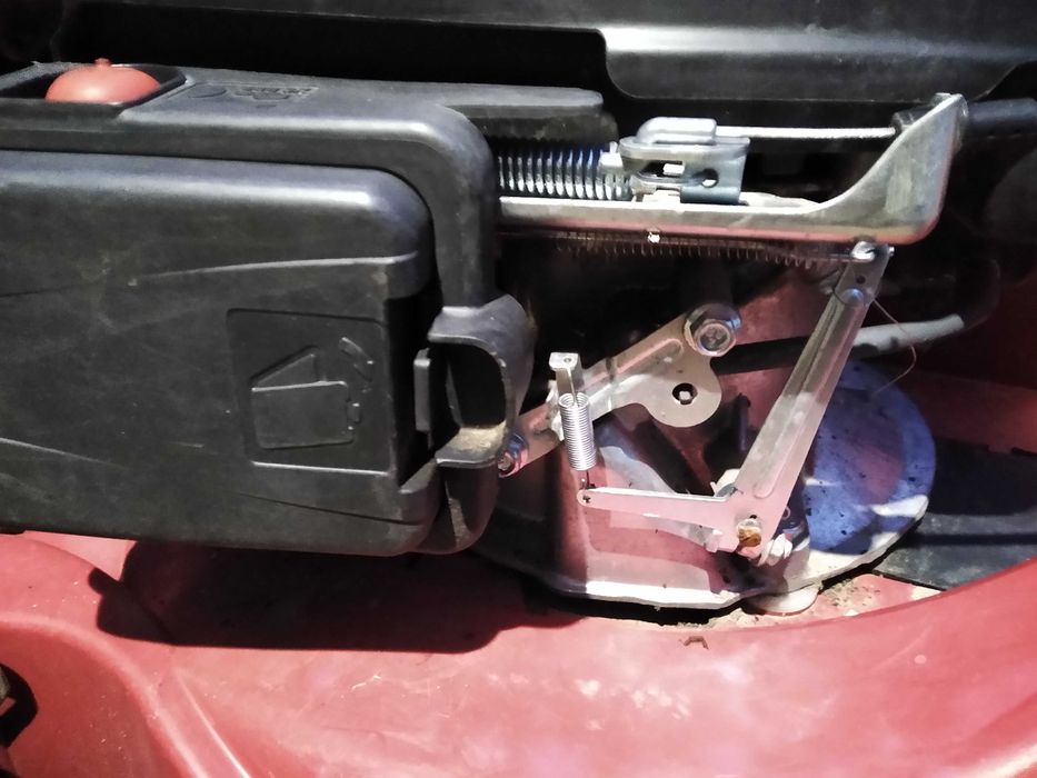 Kosiarka Mountfield spalinowa z napędem Uszkodzona