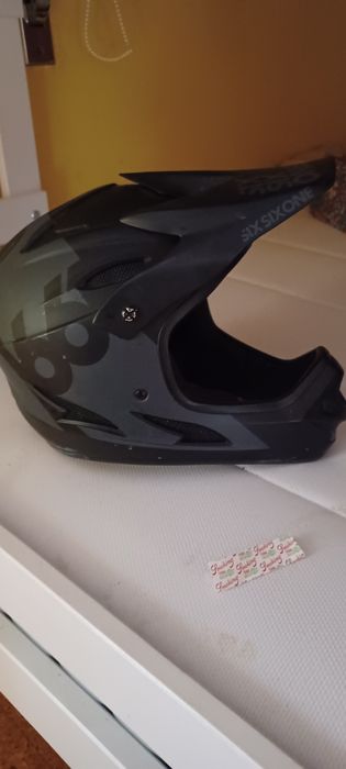 Capacete mota e luvas