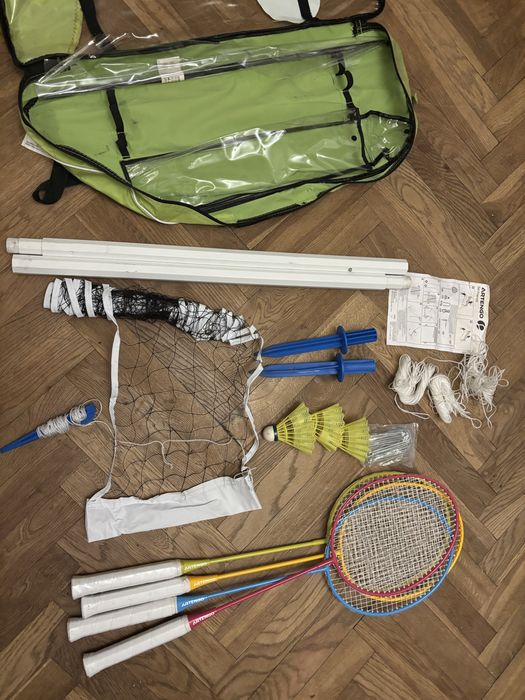 Zestaw do badmintona  4 rakietki + 3 lotki + siatka