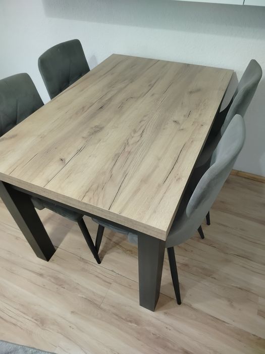 Stół 120/80 cm plus wkladka i 4 krzesła welurowe