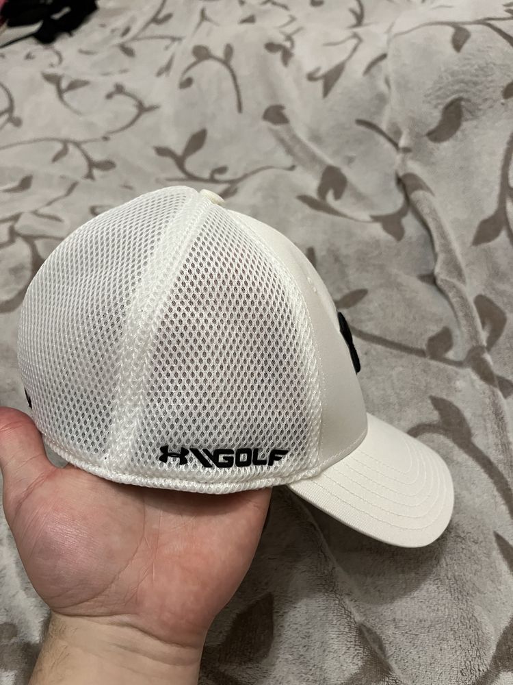 Бейсболка under armour
