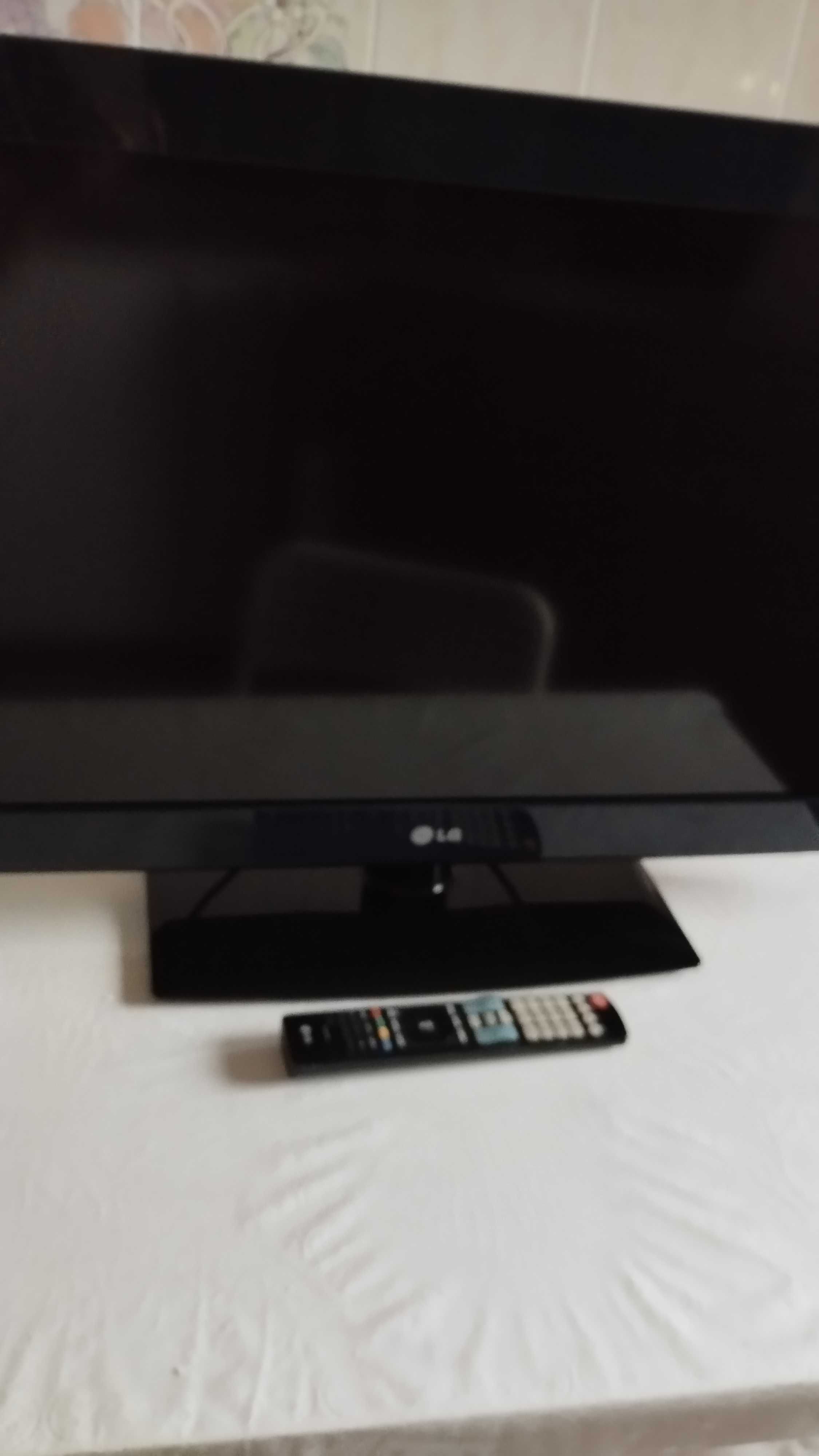 A televisão liga depois de aquecer, precisa de arranjo