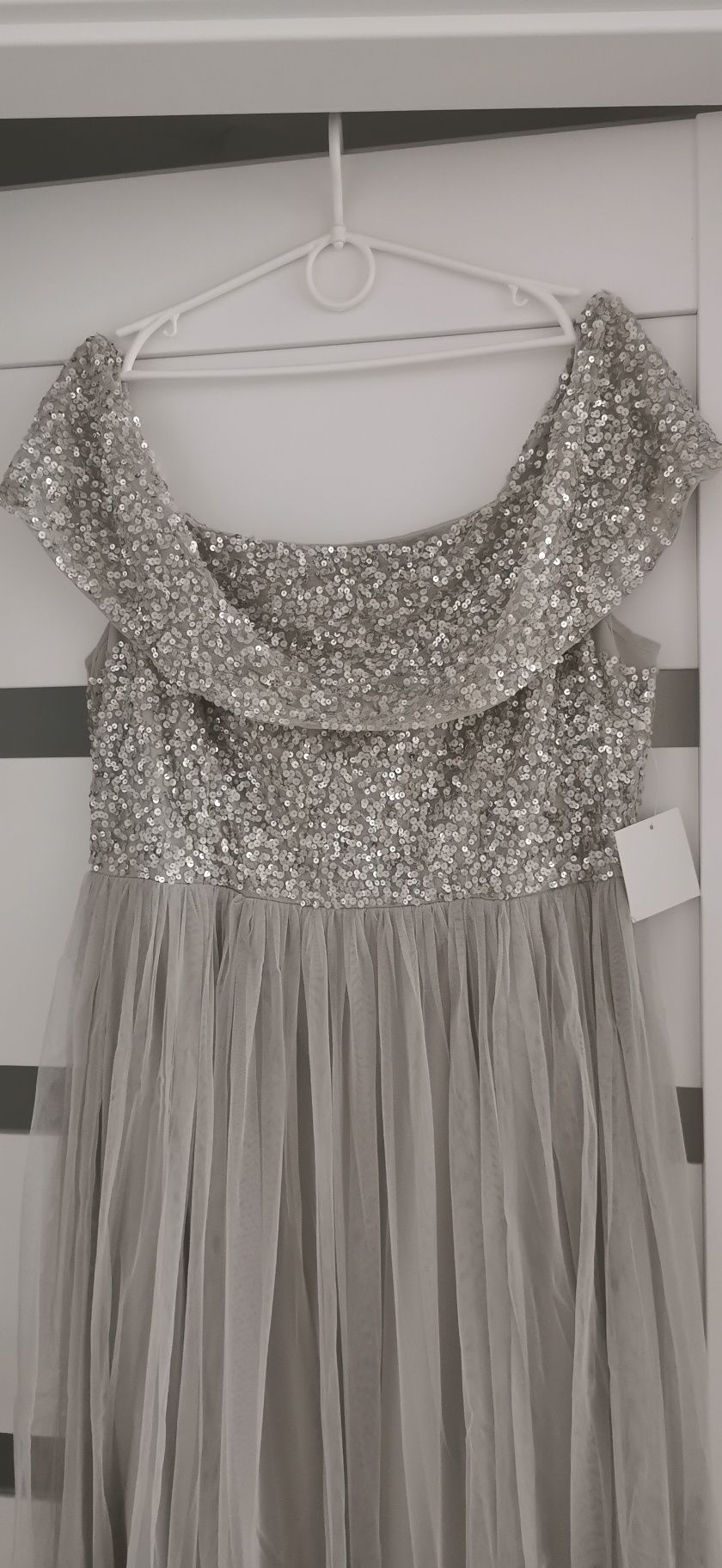 Maya r. 46 sukienka na wesele z cekinami tiulowa asos maxi