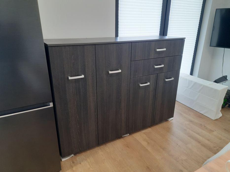 Zestaw mebli: 2xkomoda, nakastlik, stolik