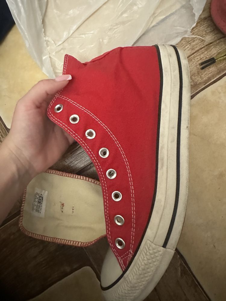 Кеды Converse красного цвета