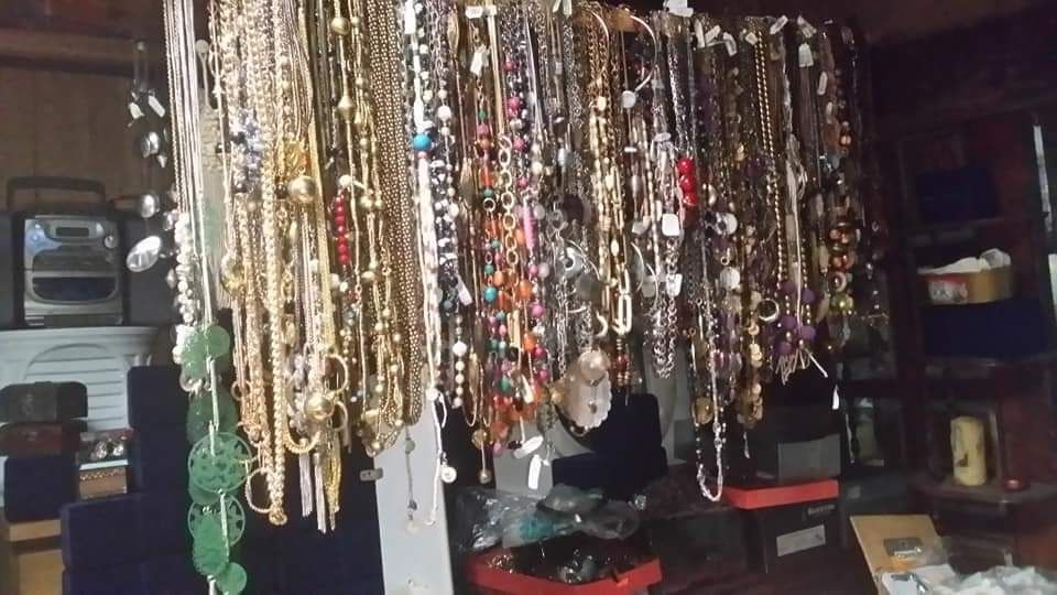 Mais de 10000 peças em bijuteria