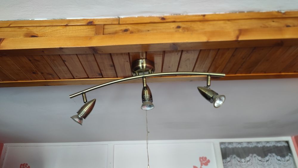 Lampa sufitowa z żarówkami