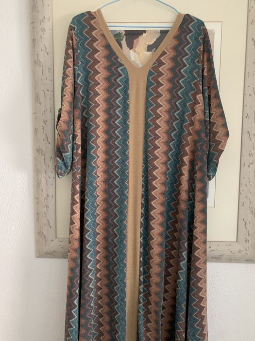 Vestido comprido . Meia manga de mei estacao .