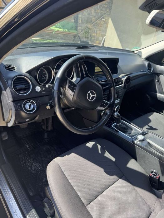 Mercedes-Benz c220