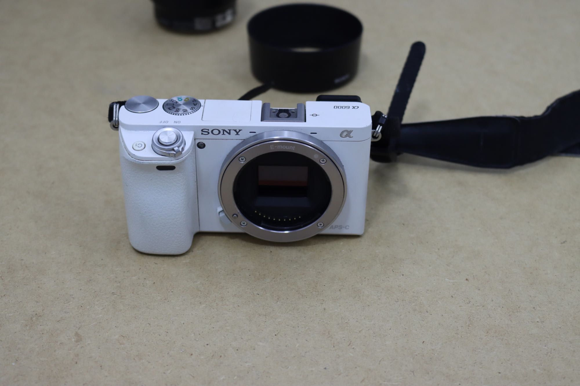 Máquina fotográfica Sony a6000 (Corpo) + Lente