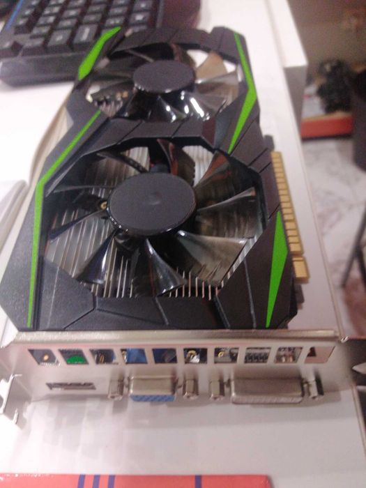 Placa gráfica Nvidia GTX 960 4GB 120bit DDR5 - COMO NOVA