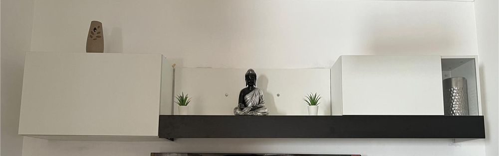 Móvel de sala branco e preto