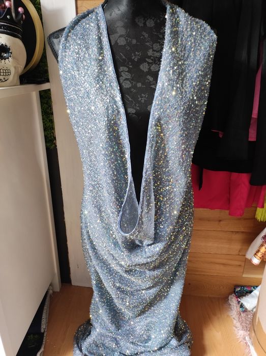 Przepiękna sukienka cekinowa