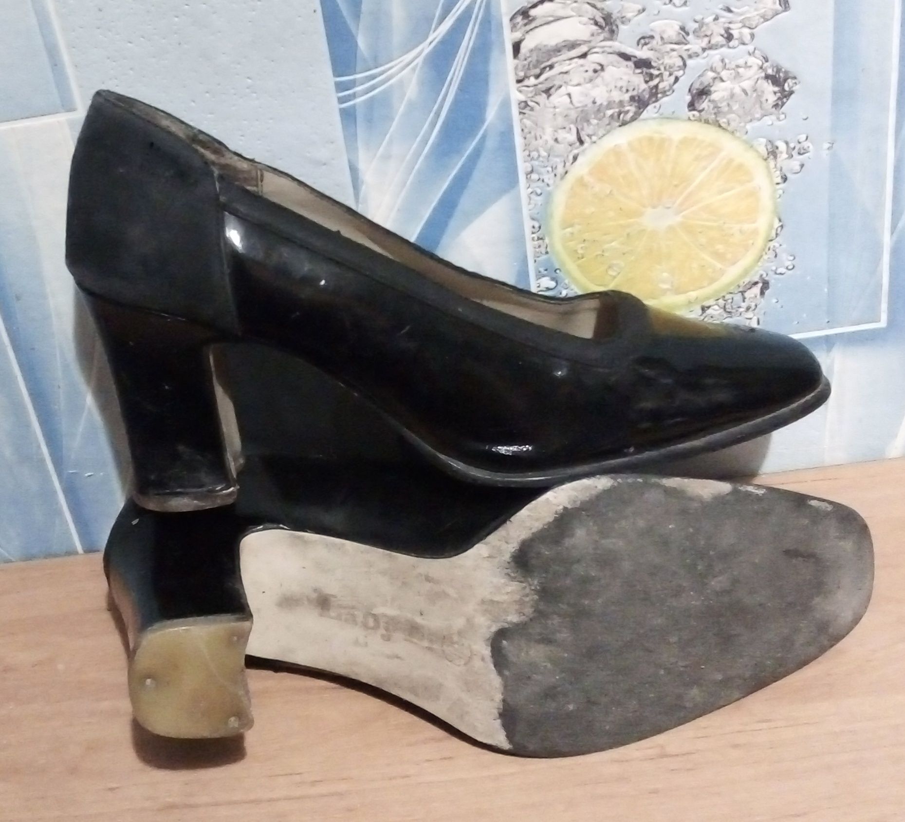 продам женские туфли-35,37,39,40 размеров