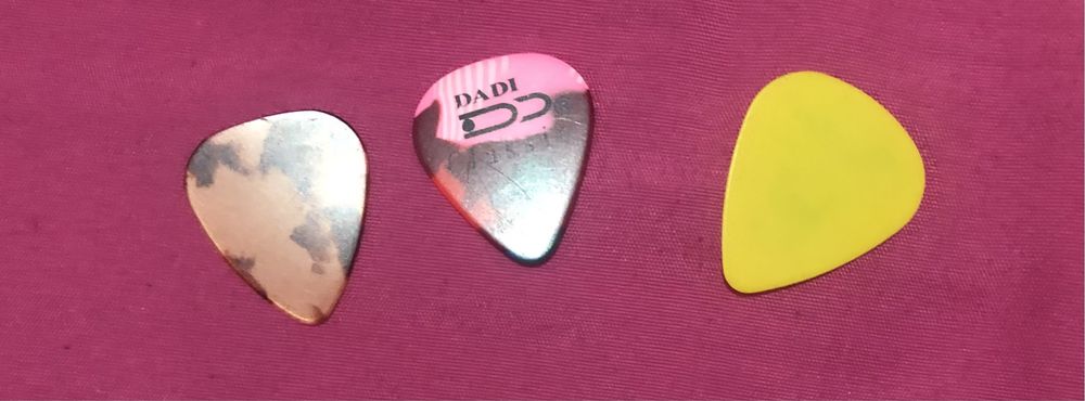 Guitarra clássica marca Rocío modelo n°r10 com acessórios e capa