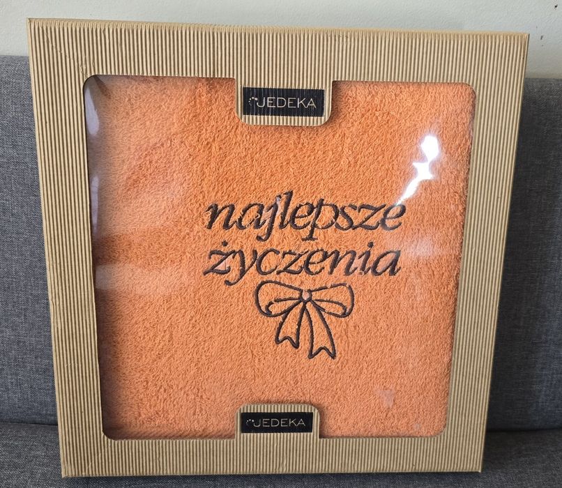 Ręcznik z haftem   w opakowaniu prezentowym 140 x 70/wyprzedaż wzoru