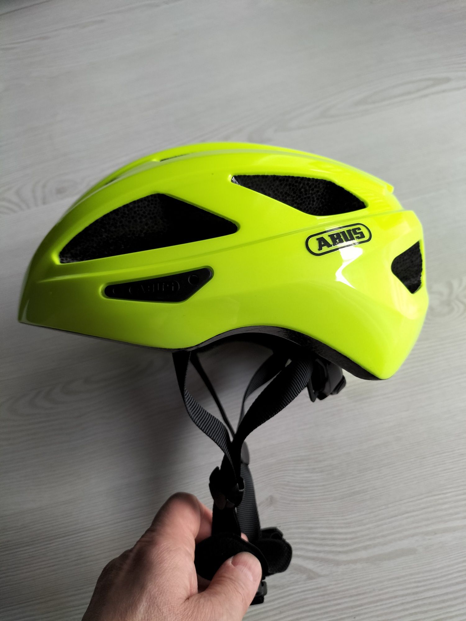 Kask rowerowy Abus Macator Yellow Signal roz.S (51-55 cm).