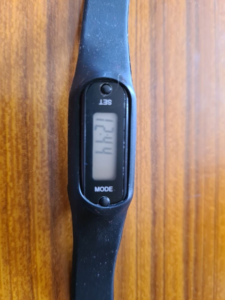 Zegarek smart watch pomiar czasu kroków dystansu i kalorii bez smartfo