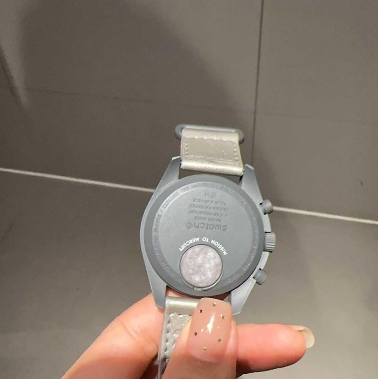Bioceramiczny zegarek księżycowy Swatch x Omega na Księżyc