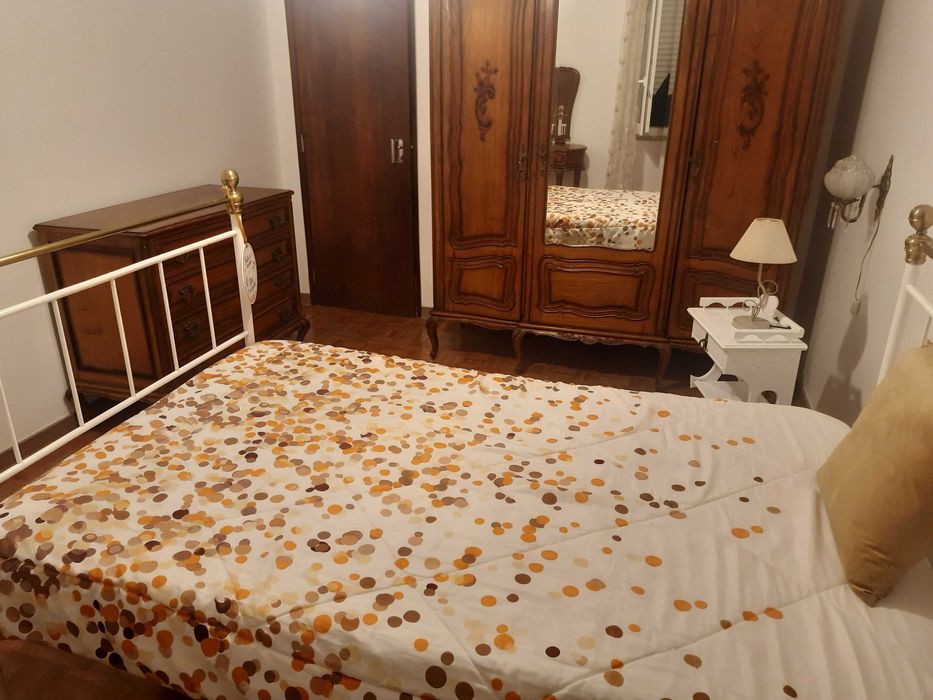 Setúbal - quarto espaçoso, atrás do Alegro, apenas para senhora