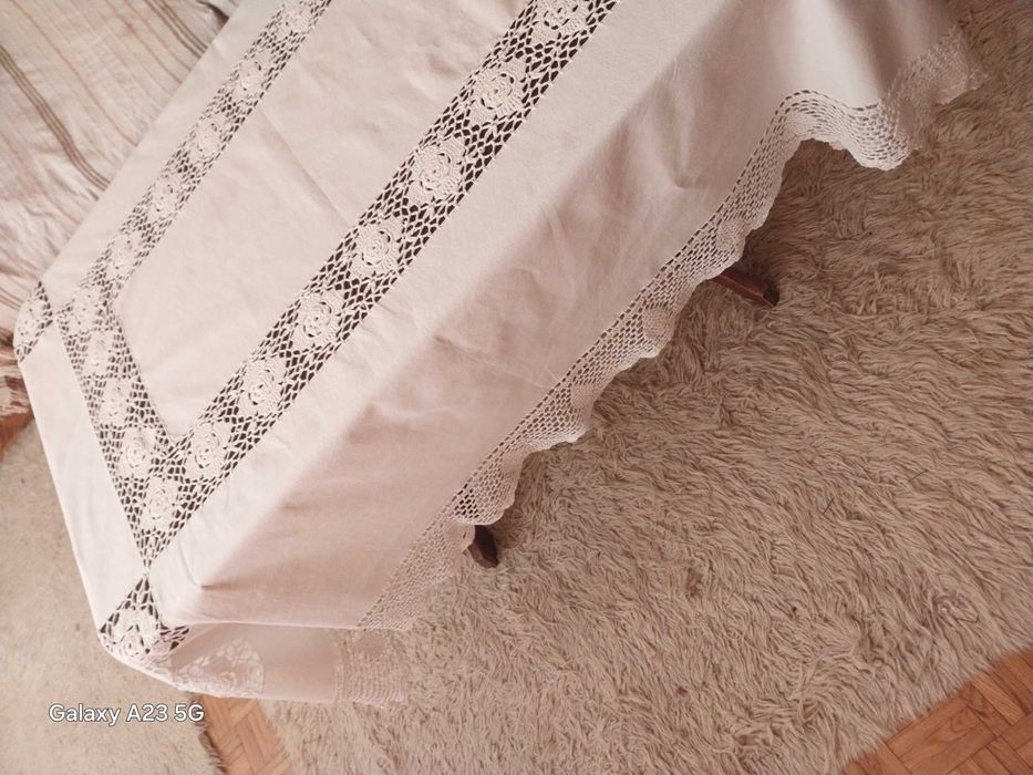 Obrus biały z wstawkami szydełkowymi nowy bawełna 133 cmx 173cm