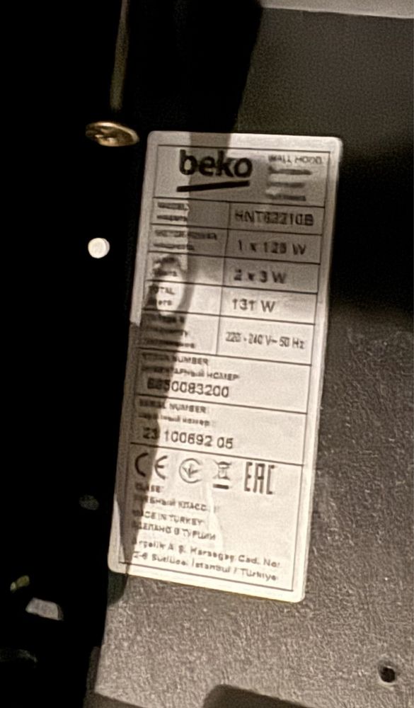 Okap podszafkowy, teleskopowy Beko, czarny, HNT62201B.