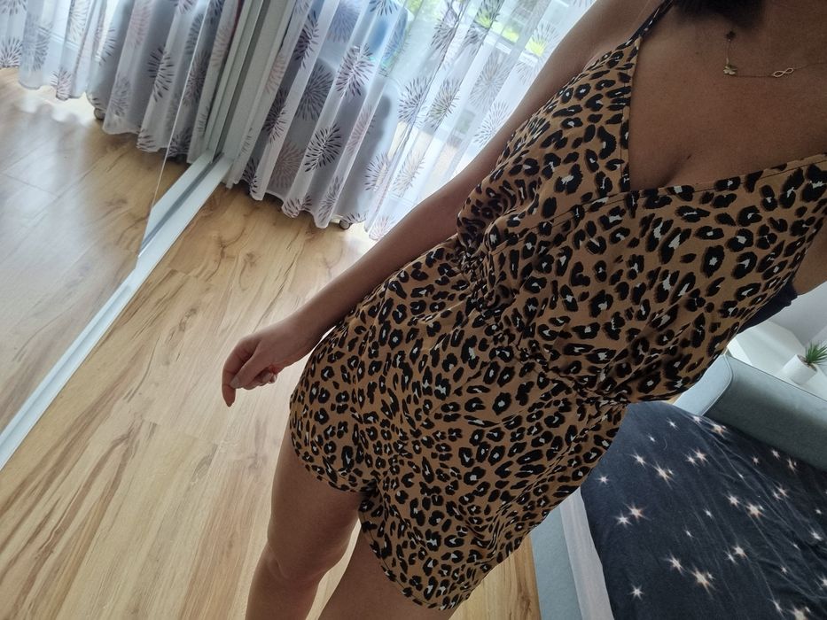 Krótki kombinezon w panterkę na ramiączkach z odkrytymi plecami r. S/M