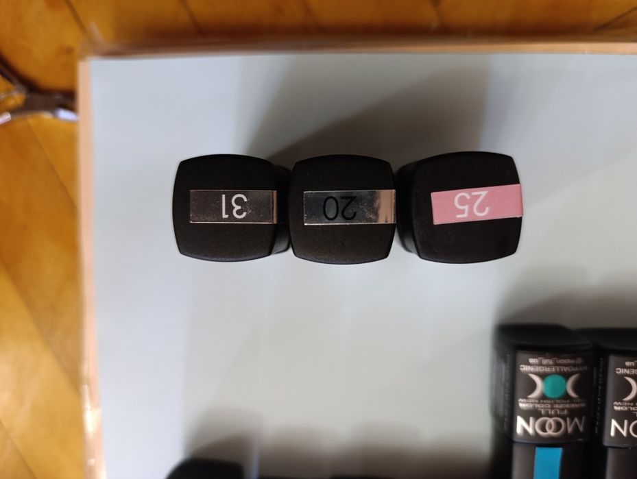 Продам гель-лаки Moon та Baby Moon,бази й топи+все для дізайнів