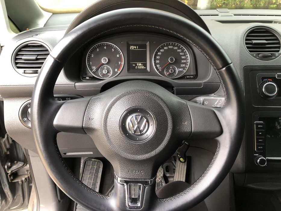 Volkswagen Caddy 2011 г заводской пассажир..