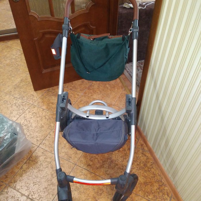 Каляска2в1..Має маскітну сітку.дощовик