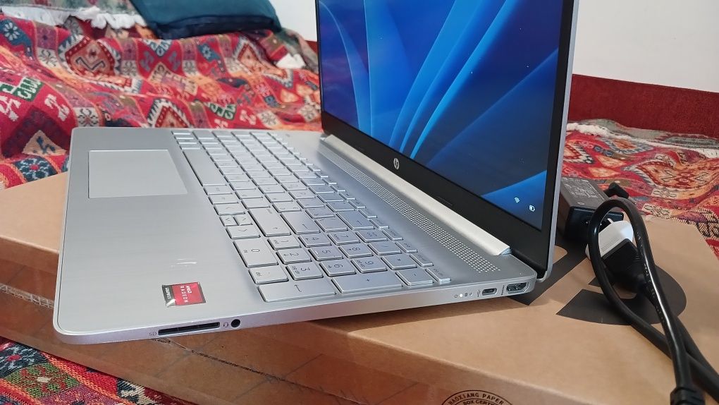 Ноутбук HP 15s-eq1003ua, 15.6 IPS, AMD Ryzen 5 4500U, 16Gb DDR4, 512Gb