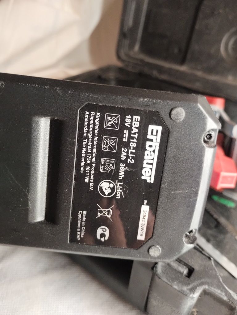 Wyżynarka Erbauer z baterią i walizką