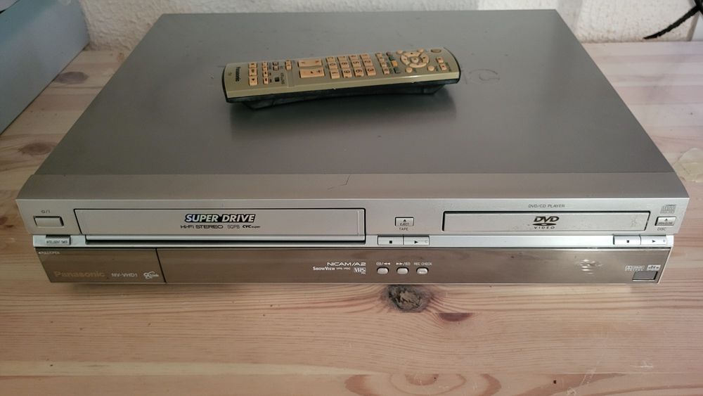 Leitor de CD's e VHS