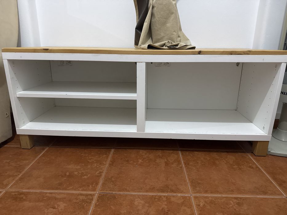 Vendo movel para tv, 120x50 com apenas marca de uso