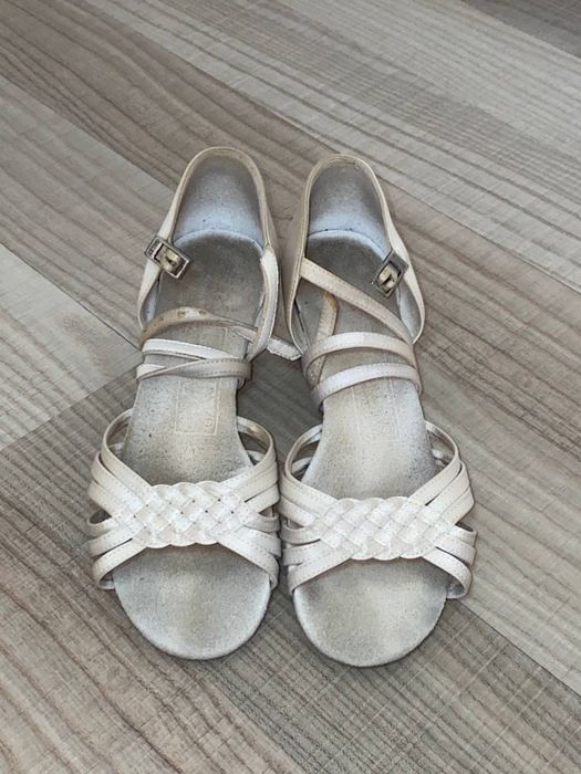 Туфлі для бальних танців