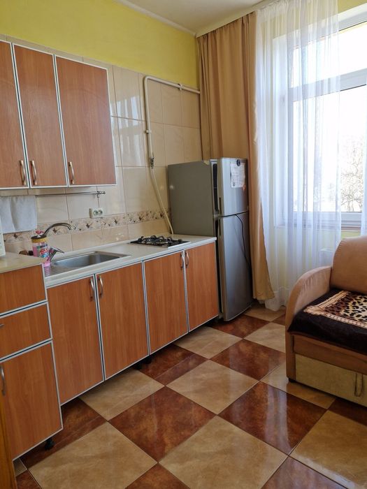 Вільна  з 12.11.Героїв Майдану , ТЦ Майдан.і