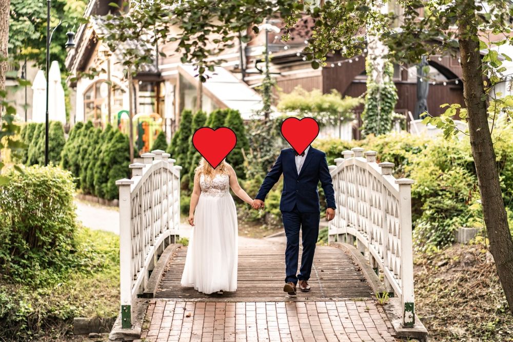 Suknia ślubna z odpinanymi rekawkami