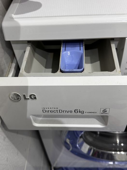 Продам вузьку фронтальну пральну машину LG F1096ND3 у хорошому стані