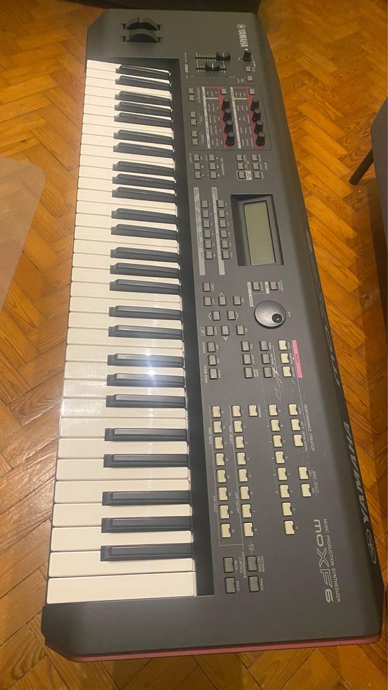 Teclado Yamaha MOXF6 Workstation