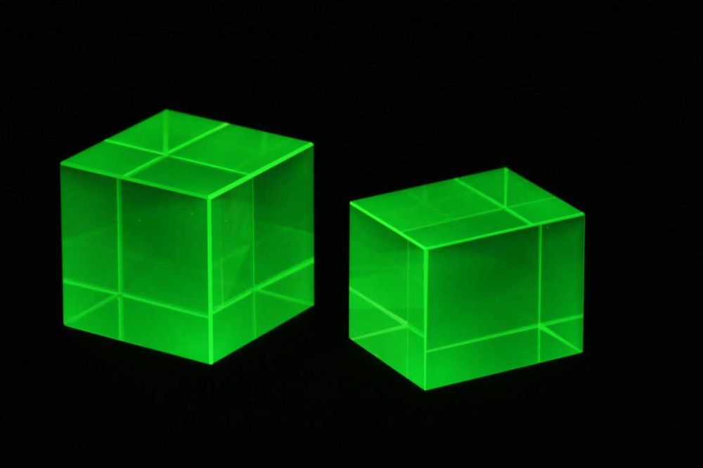 Призма прямоугольная из уранового стекла 27x27x27, 22x22x27мм