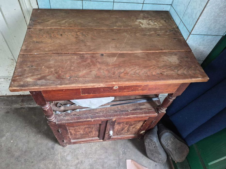 Тумба стара дерев'яна