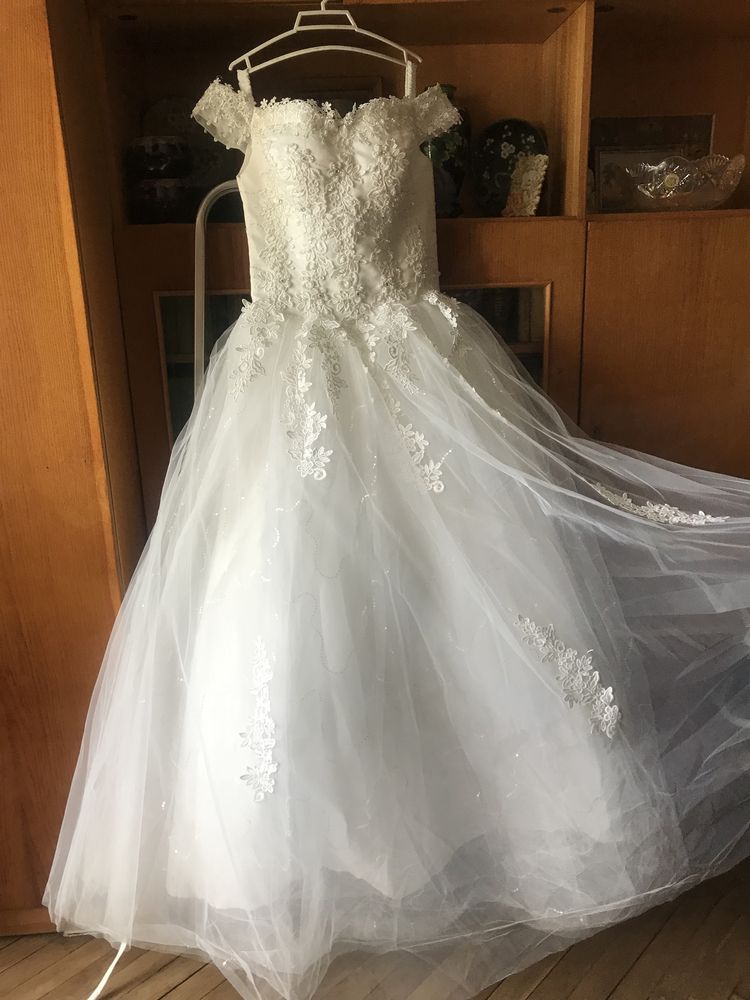 Весільна сукня, розмір 42